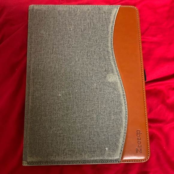 Apple iPad 6th Generation (2018) USED - Picture 4 of 4